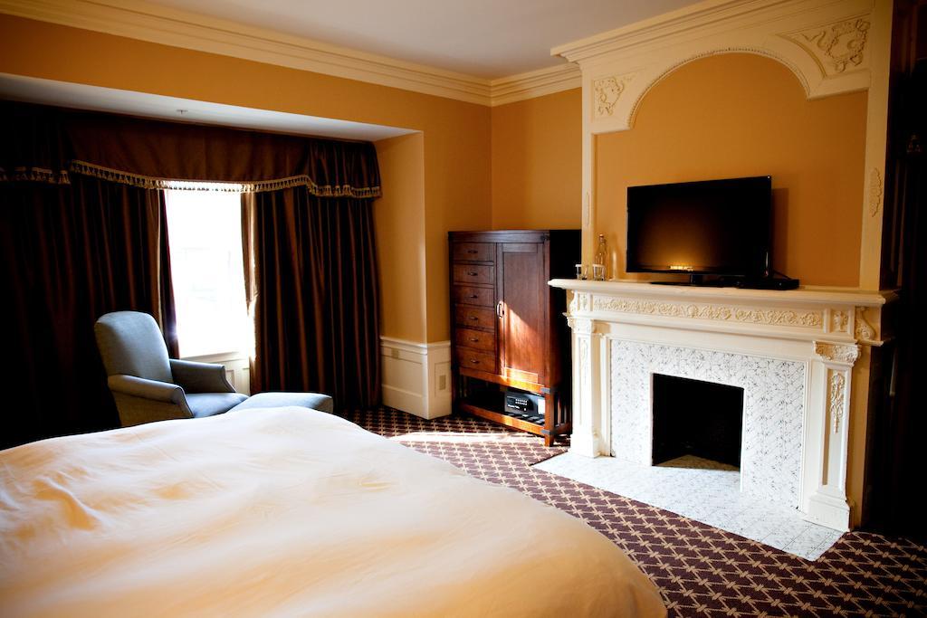 Superior Room with King Bed - Annex