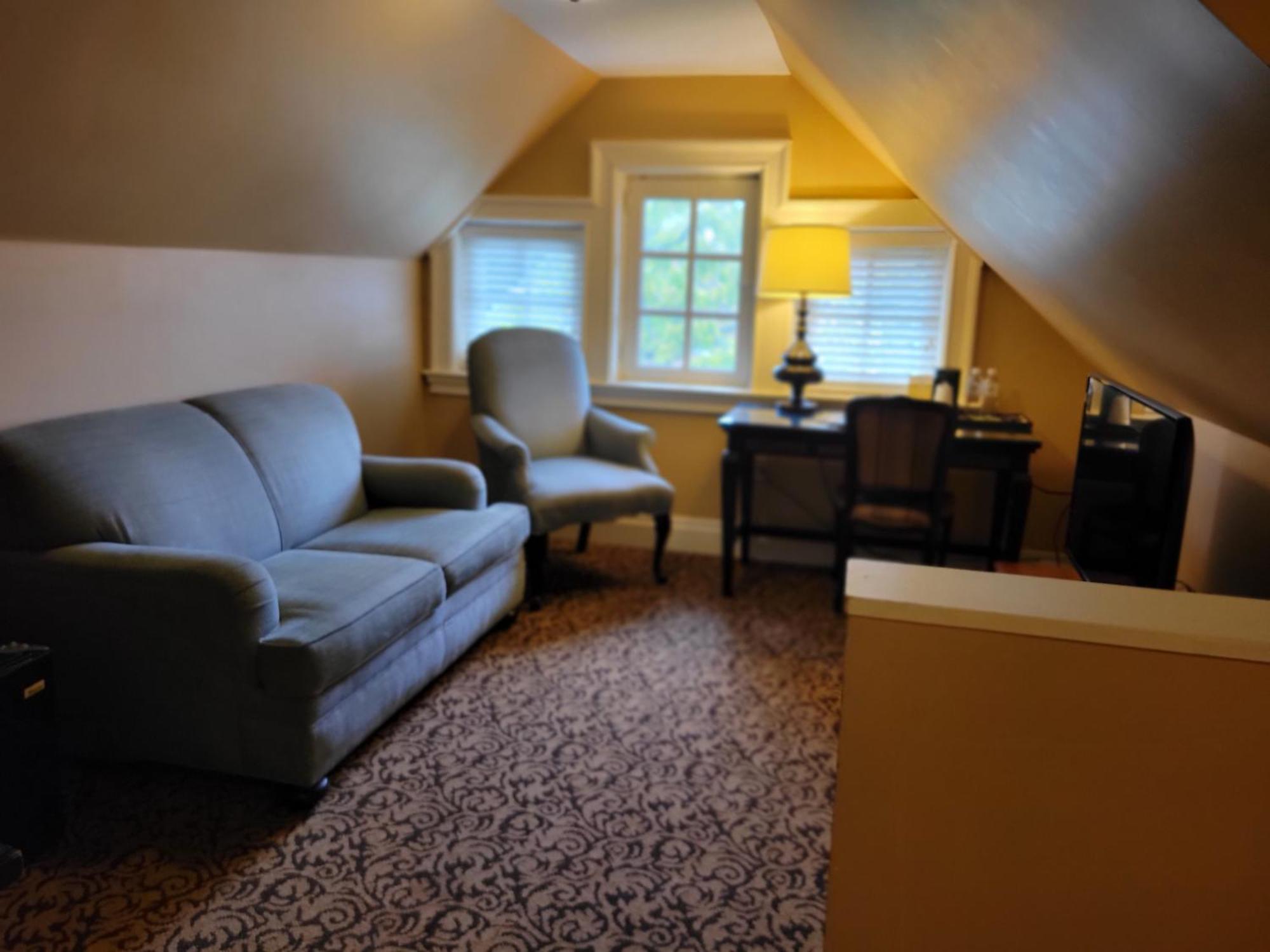 Deluxe Suite with King Bed - Sofa Bed