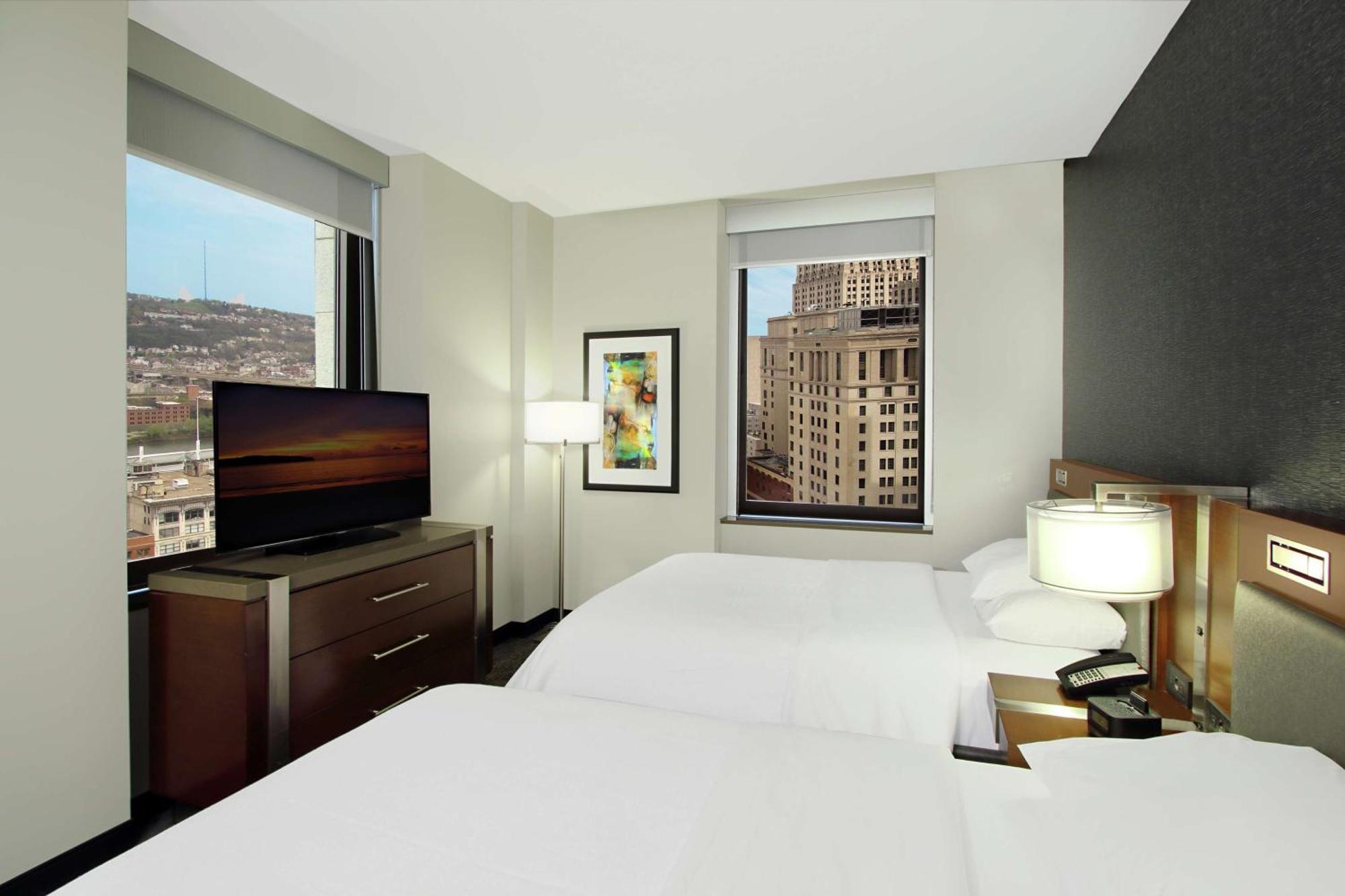Queen Suite Two Queen Beds