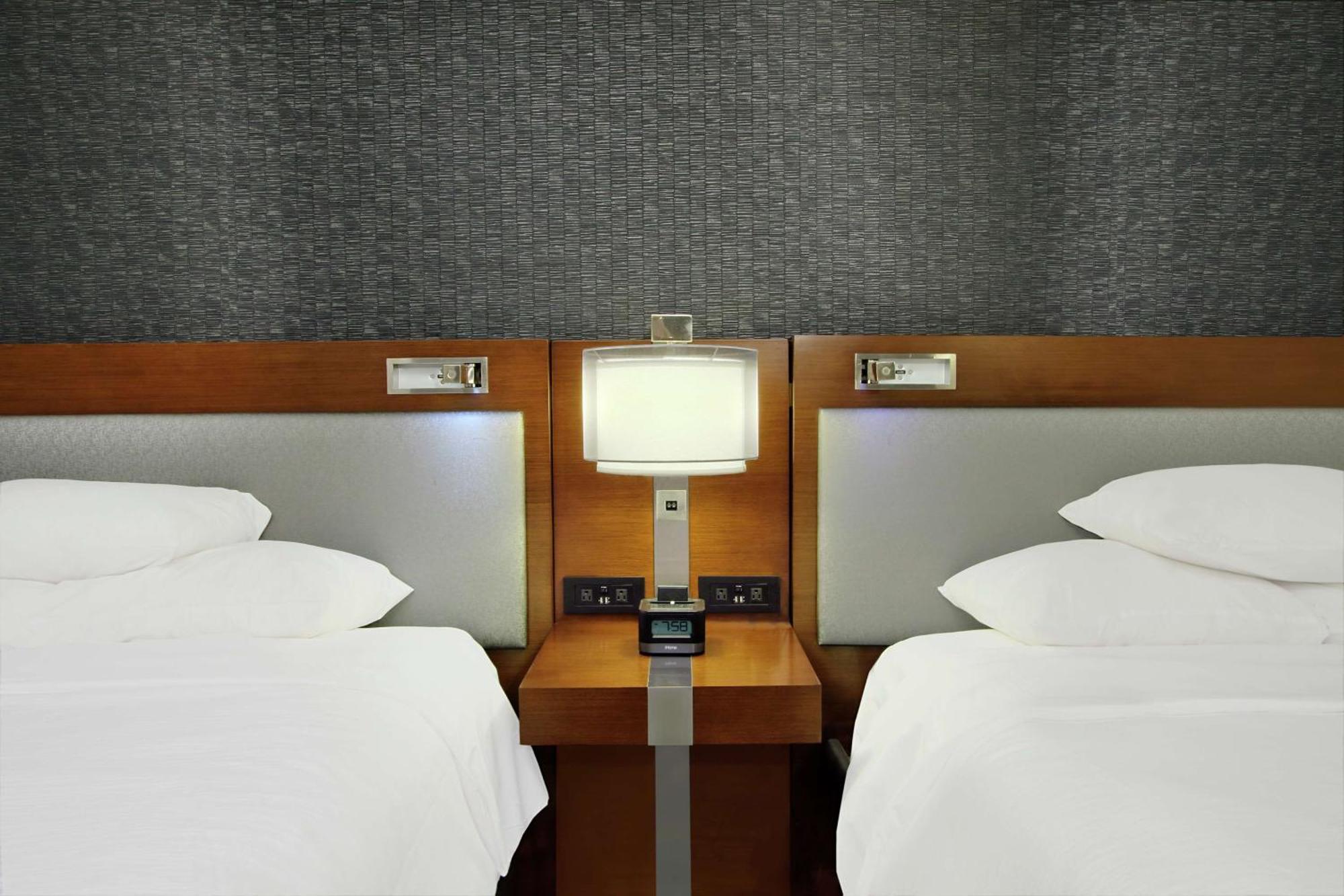 Queen Suite Two Queen Beds