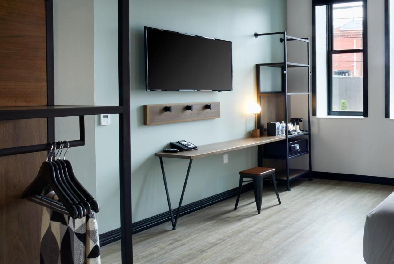 Deluxe King Room - Mobility Accessible
