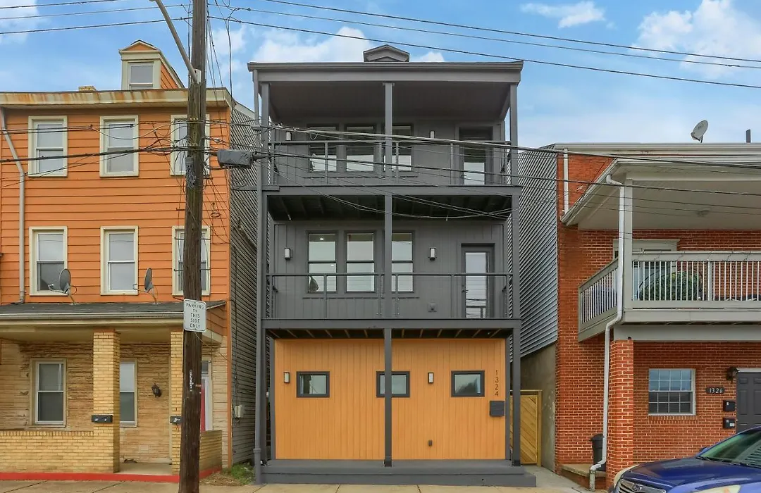 Urban Oasis Retreat With Luxury Design, Hot Tub, Fire Pit, Breathtaking Downtown & River Views-1