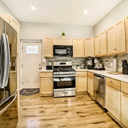 Pittsburgh Townhome: 1 Mi To Downtown-3