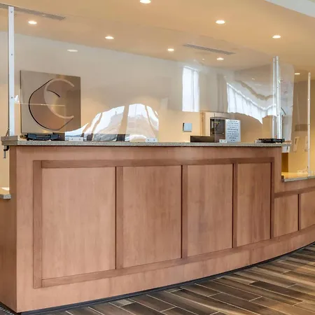 Comfort Inn & Suites Pittsburgh-Northshore-2